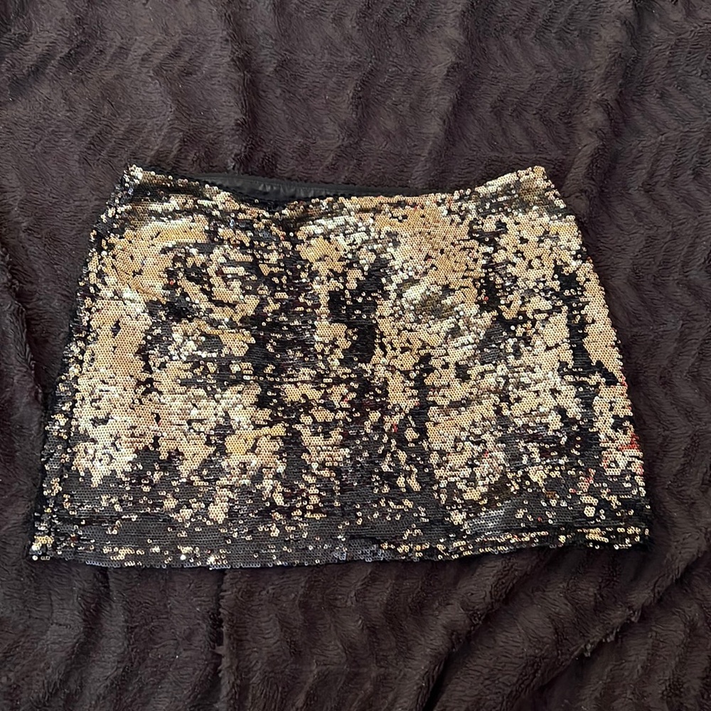 Black and gold Sequin skirt never worn